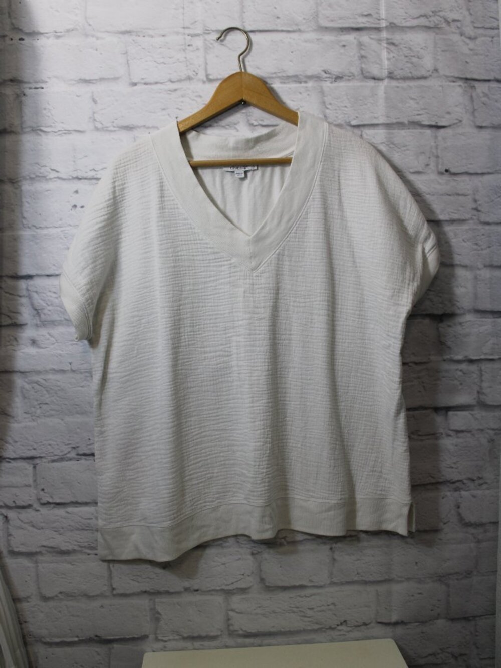 Chico's Size 2 Large White Cotton Gauze Textured V Neck Short Sleeve Casual Top